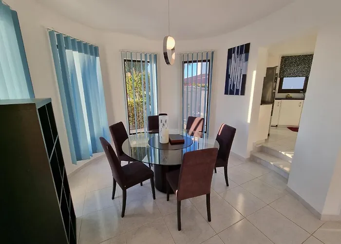 Phoenix In Secret Valley Villa