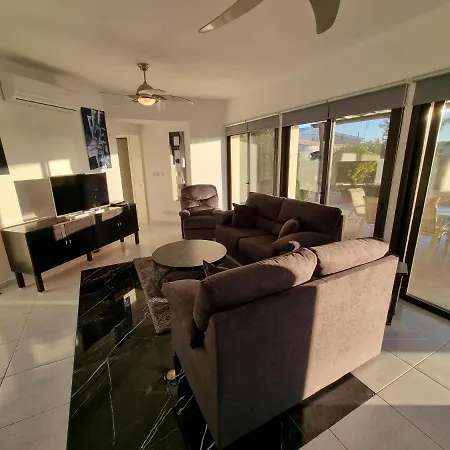 Phoenix In Secret Valley Villa